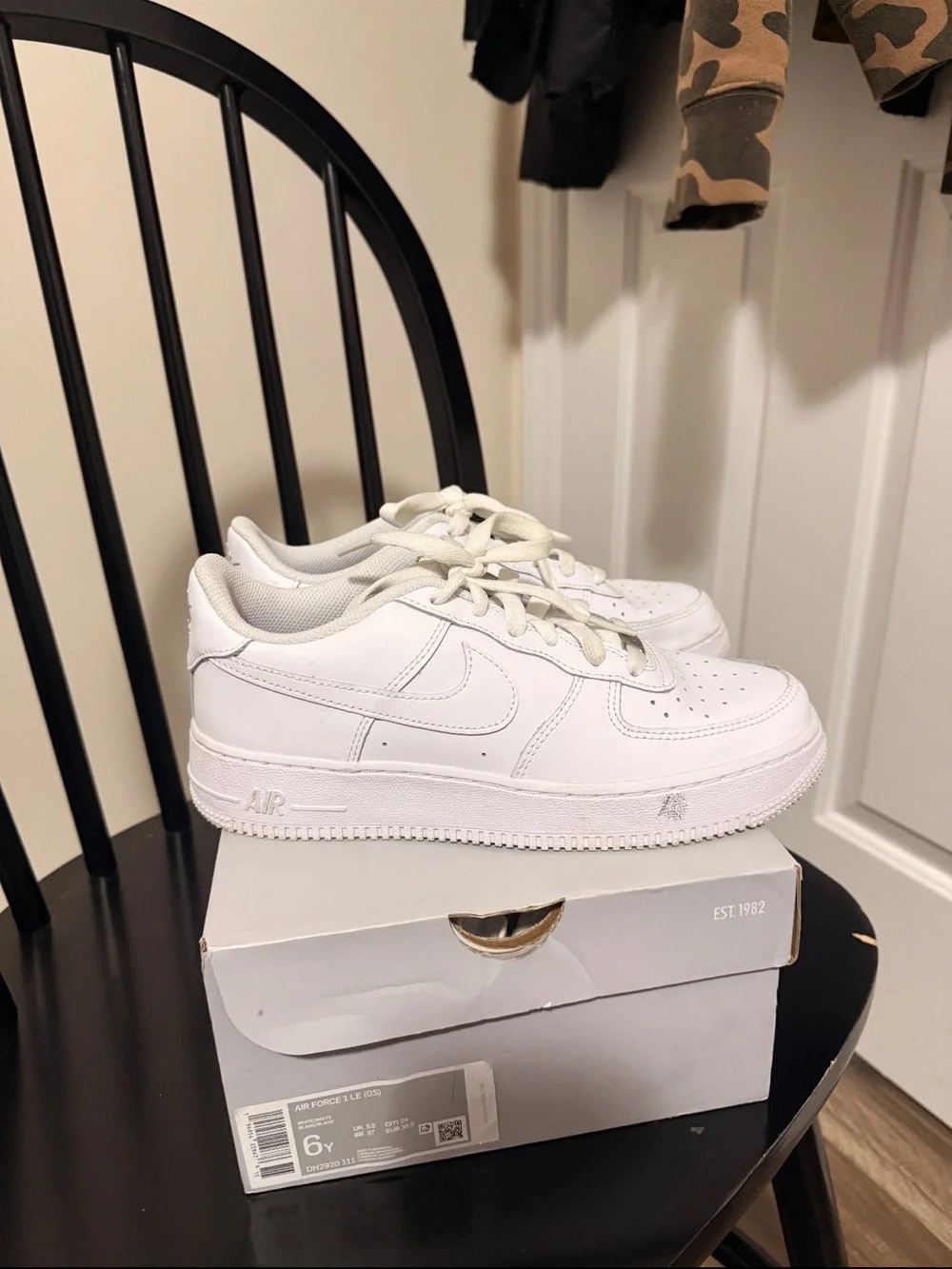Nike White and Gray Air Force 1 LE (GS) Shoe Box - Picture 3 of 6